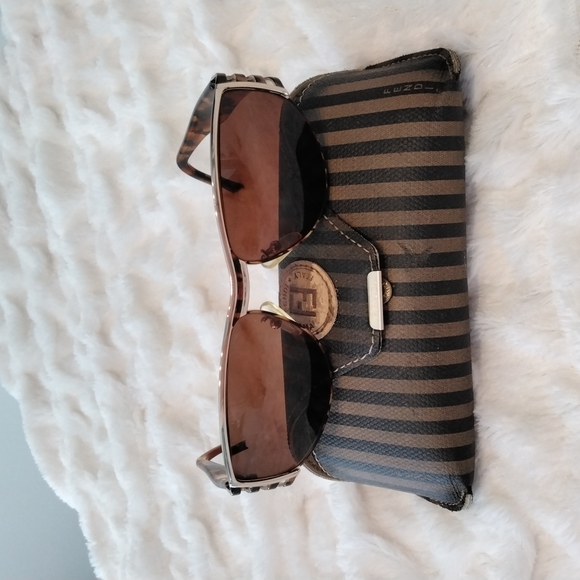 Authentic Vintage Fendi FS 118 Tortoise Shell sunglasses with case - Picture 6 of 8
